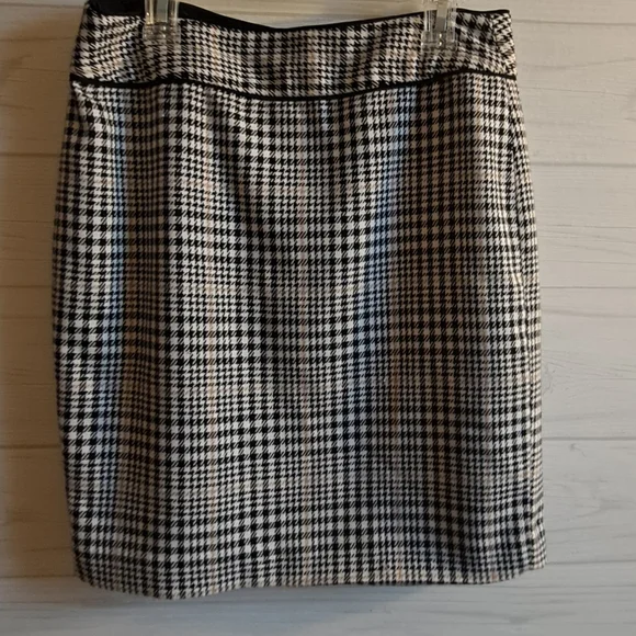 Banana Repuplic Skirt - Picture 2 of 5